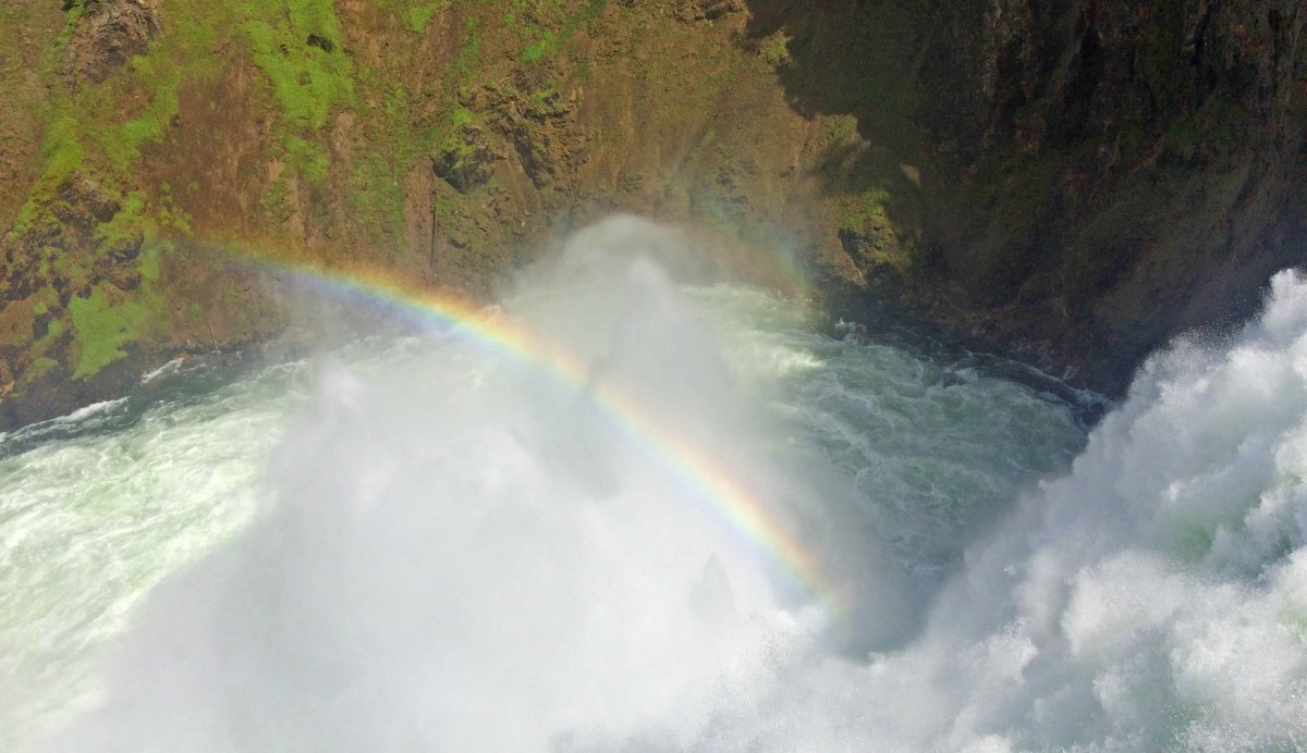 IMG_3997_b-Upper-Falls-of-the-Yellowstone-Rainbow