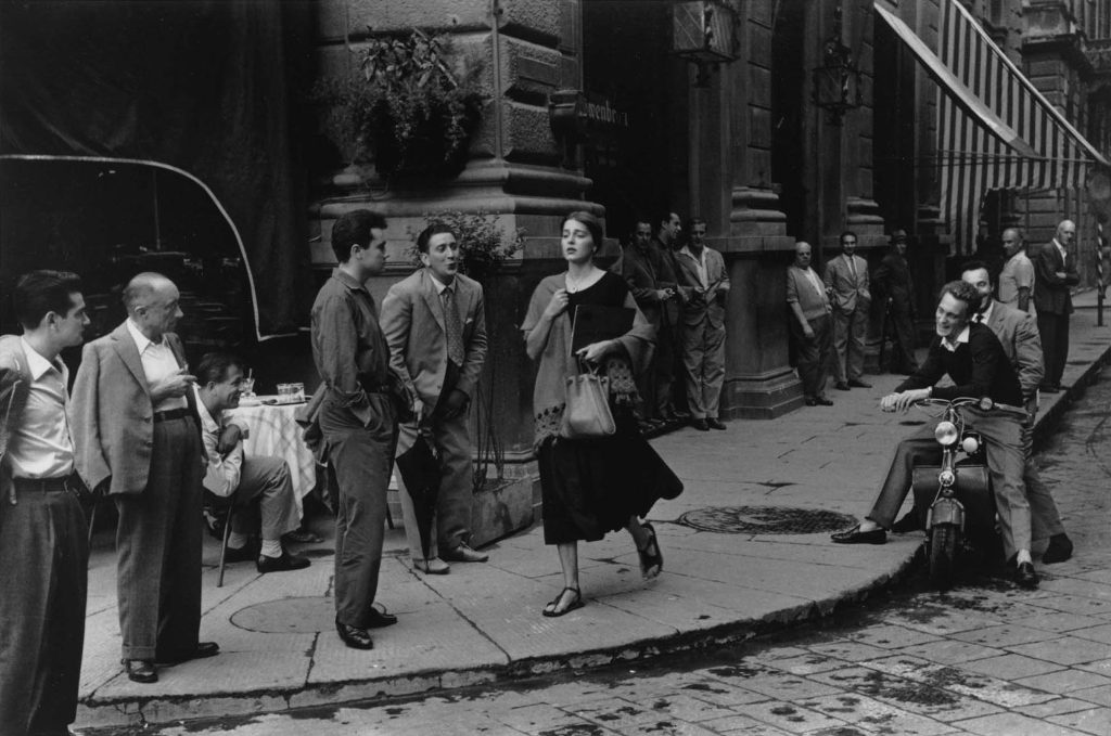"American Girl in Italy 1951" (amerikansk pige i Italien) – Foto: Ruth Orkin.