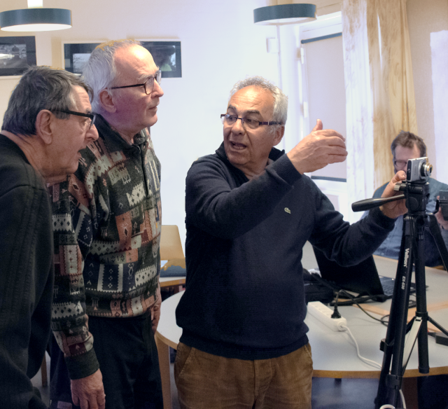 Reza leder optagelser og redigering af den kommende klubfilm. Foto: Karen Bjerggaard.