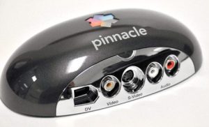 En Pinnacle 710-boks til digitalisering af flere forskellige analoge videoformater. 
